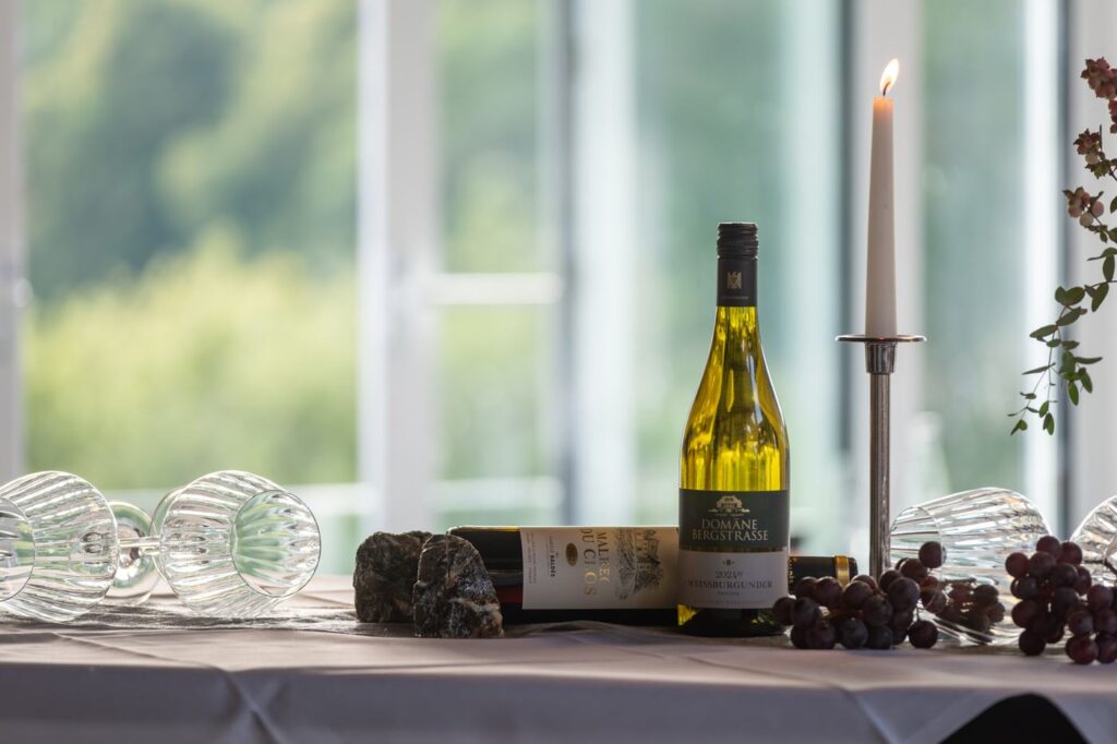 Wein und Kerzenlicht