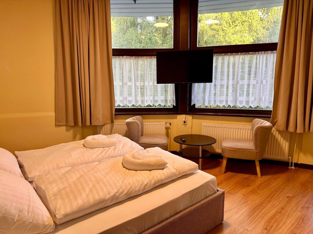 Doppelzimmer mit Panoramaterrasse und Seeblick in der Bastei