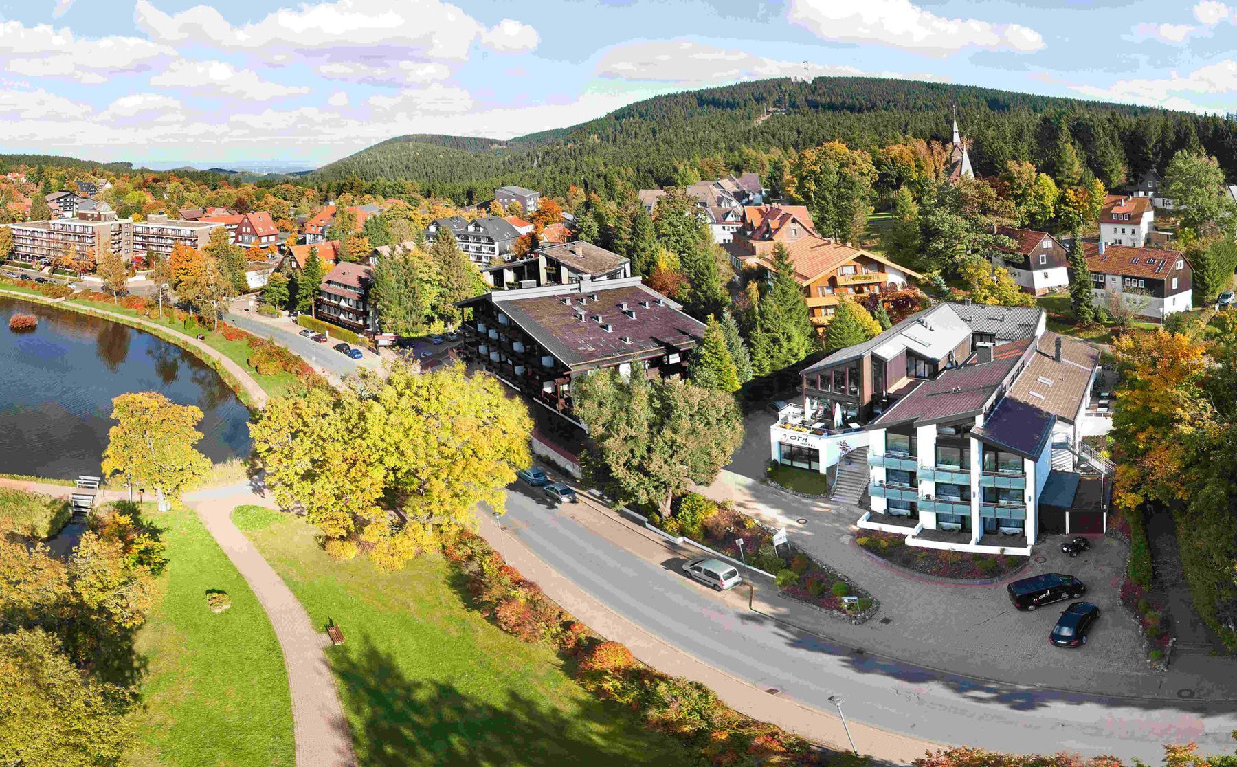Hahnenklee von oben mit dem Njord am Kranichsee